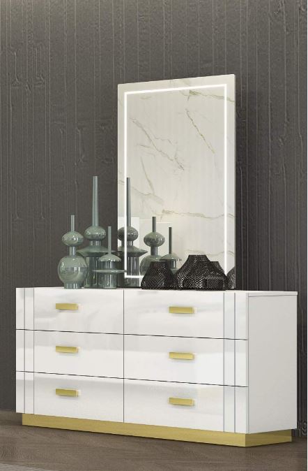 B819 Dresser/Mirror & Chest
